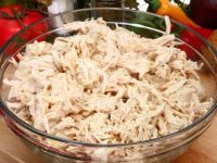 喂狗狗的鸡肉怎么做健康又美味?(饲养狗狗的4种鸡肉食谱配方)