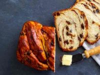 可以给狗喂面包吗?狗狗吃了香包会中毒吗?