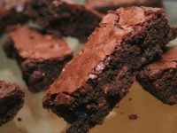 狗狗吃了布朗尼蛋糕怎么办?布朗尼蛋糕对狗有毒吗?