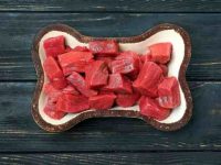 狗狗可以吃生肉吗?有什么好处和坏处?