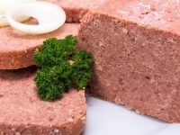 狗狗可以吃咸牛肉吗?狗狗吃了咸牛肉会生病吗?