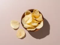 狗狗可以吃薯片吗?薯片对狗狗安全吗?