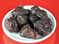 狗狗可以吃西梅干吗?西梅对狗狗的危害有哪些?