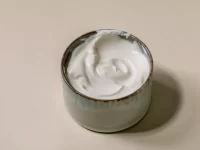狗狗可以吃酸奶油吗?酸奶油对狗狗安全吗?