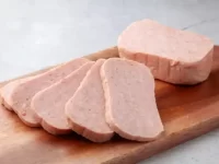 狗狗可以吃午餐肉吗?警惕这些致命健康风险!